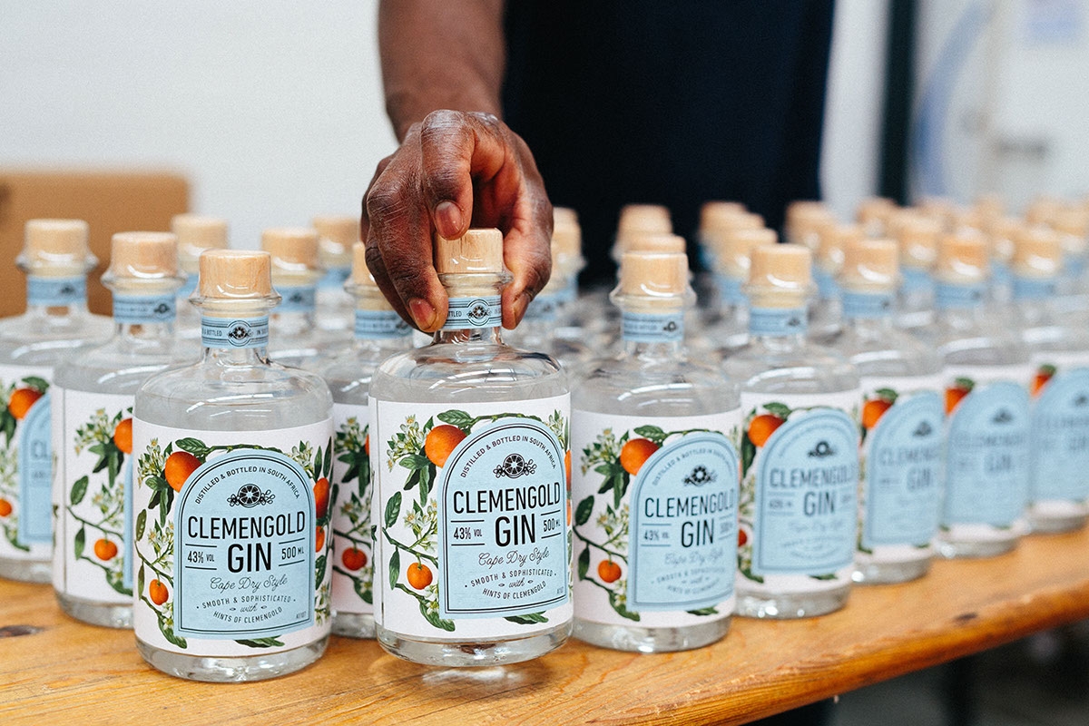 經典海角干燥風格,淡淡的柑橘味白酒包裝設計