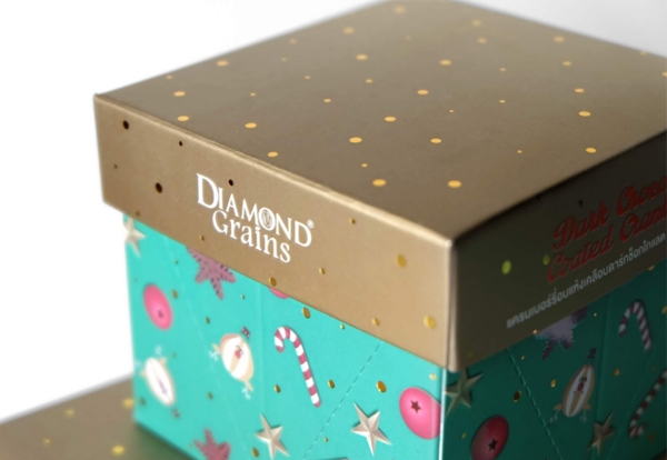 巧克力盒化身圣誕樹！包裝結構創意為顧客帶來的驚喜體驗